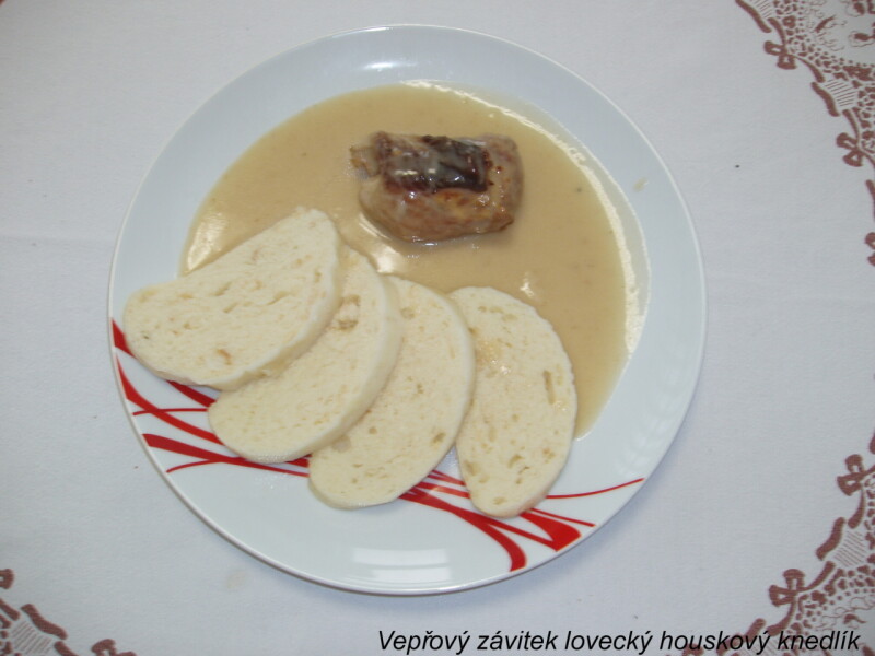 Vepřový závitek lovecký houskový knedlík